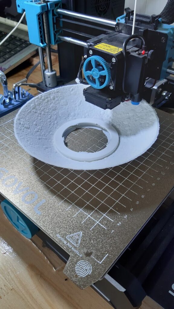 3d printer printing moon in white pla, the beginning